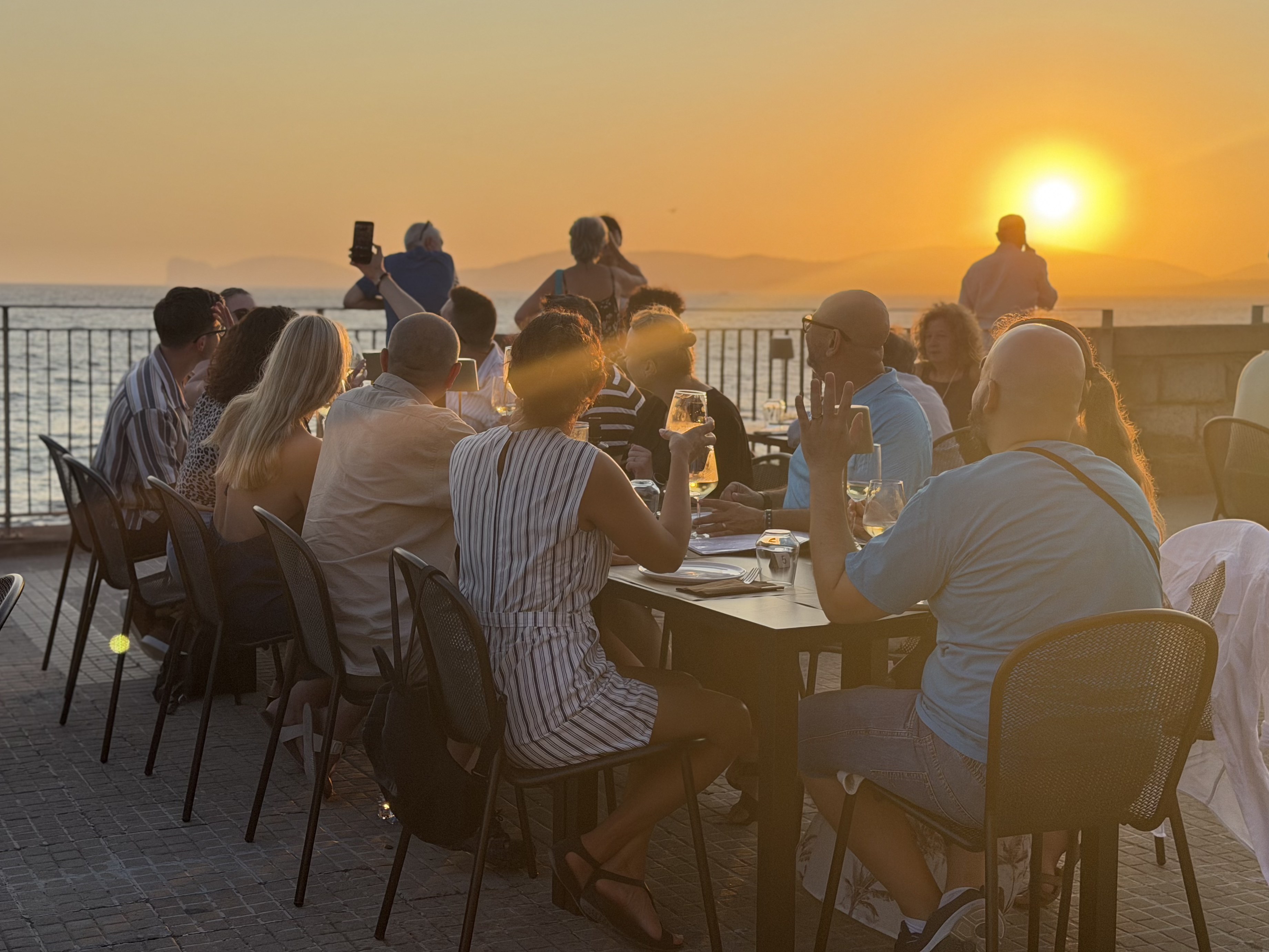 Cena al tramonto sulla terrazza del Lungomare Dante